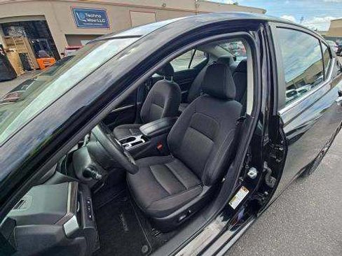 Used 2024 Nissan Altima 2.5 SV FWD image 3