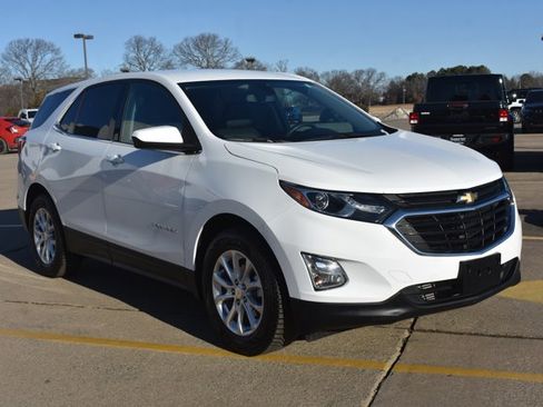Used 2019 Chevrolet Equinox LT image 3