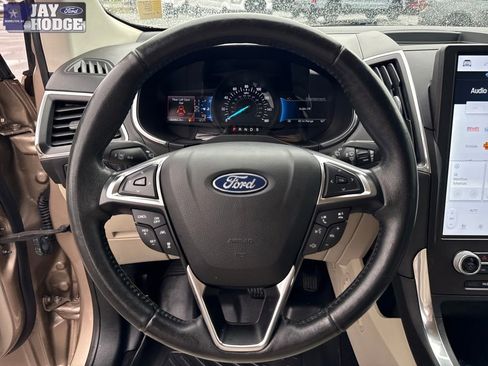 Used 2021 Ford Edge Titanium image 16