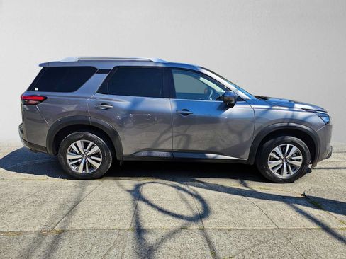 Used 2025 Nissan Pathfinder SL AWD/4WD image 2