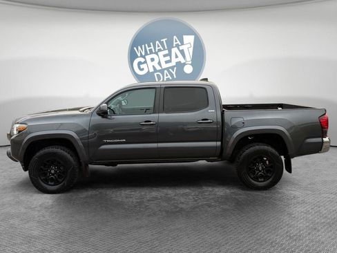 Used 2021 Toyota Tacoma SR5 AWD/4WD image 7