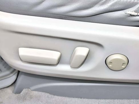 Used 2011 Toyota Sienna Limited image 12