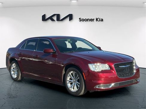 Used 2018 Chrysler 300 Touring L image 8