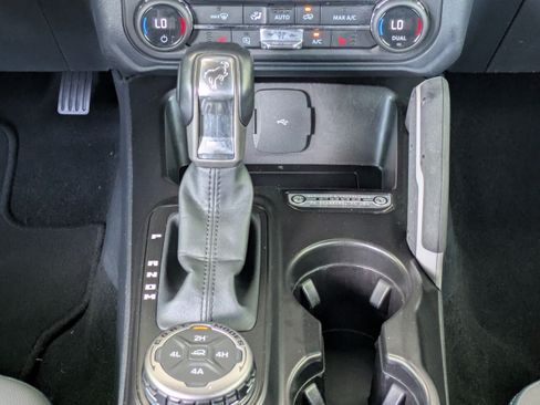 Used 2021 Ford Bronco Outer Banks AWD/4WD image 19