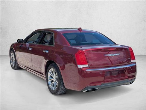 Used 2018 Chrysler 300 Touring L RWD image 5