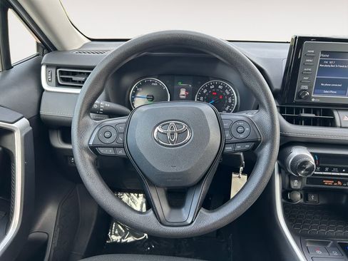 Used 2021 Toyota RAV4 LE AWD/4WD image 15