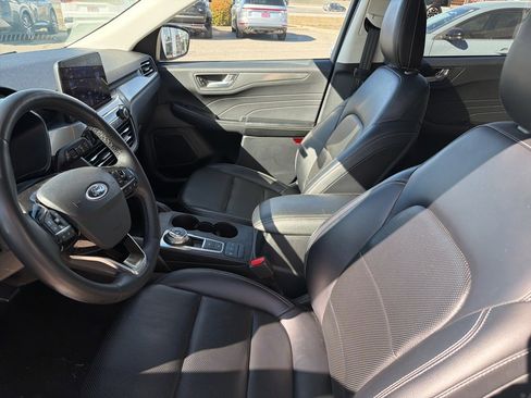 Used 2022 Ford Escape Titanium image 12