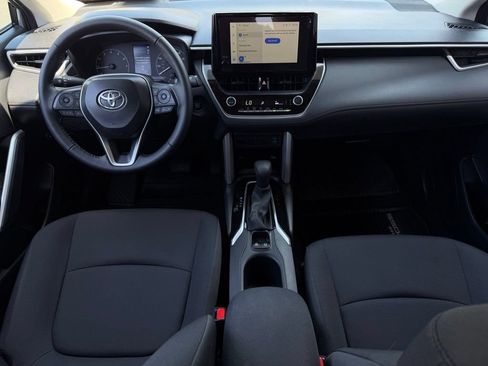 Used 2025 Toyota Corolla Cross LE AWD/4WD image 12