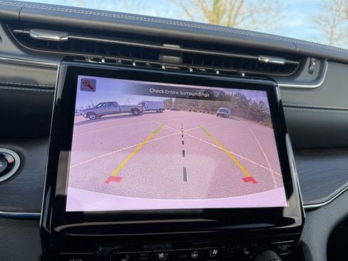 New 2025 Jeep Grand Cherokee Overland AWD/4WD image 17