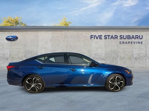 Used 2024 Nissan Altima 2.5 SR FWD image 9