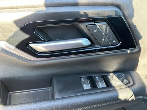 Used 2025 GMC Yukon Denali image 13