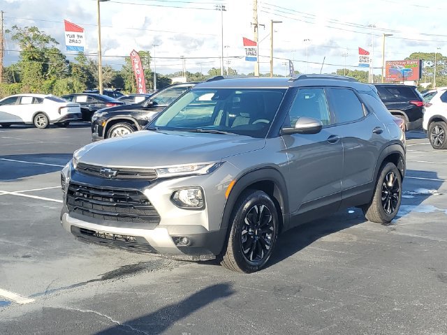 Used 2023 Chevrolet TrailBlazer LT w/ LPO, Blackout Package FWD image 3