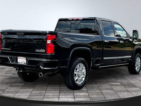 Used 2024 Chevrolet Silverado 2500 High Country w/ High Country Premium Package AWD/4WD image 6