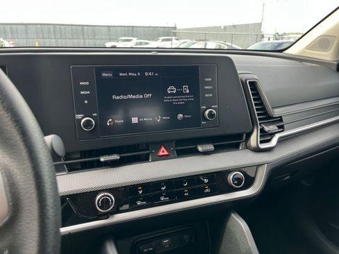 Used 2025 Kia Sportage LX FWD image 18
