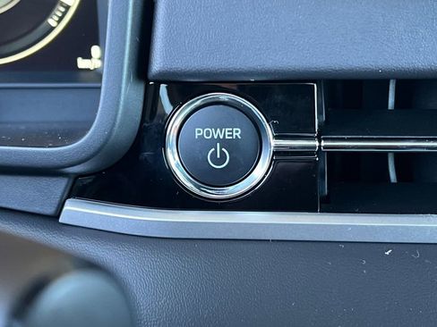 New 2025 Mitsubishi Outlander SE image 24