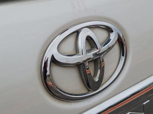 Used 2012 Toyota Highlander FWD image 11