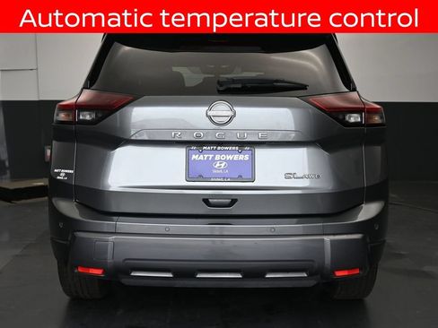 Used 2024 Nissan Rogue SL AWD/4WD image 17