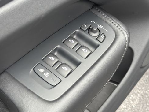 Certified 2025 Volvo XC60 B5 Plus image 15