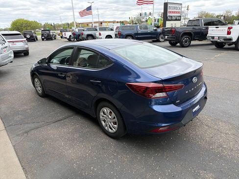Used 2020 Hyundai Elantra SE FWD image 2