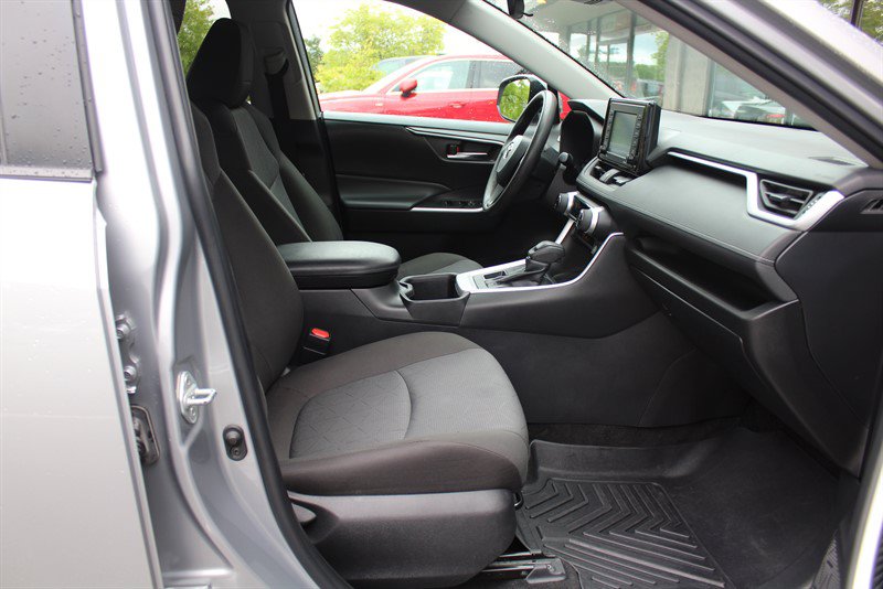 Used 2022 Toyota RAV4 XLE AWD/4WD image 22