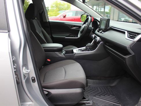 Used 2022 Toyota RAV4 XLE AWD/4WD image 22