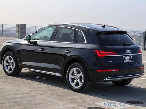 Used 2023 Audi Q5 2.0T Premium w/ Convenience Package image 6