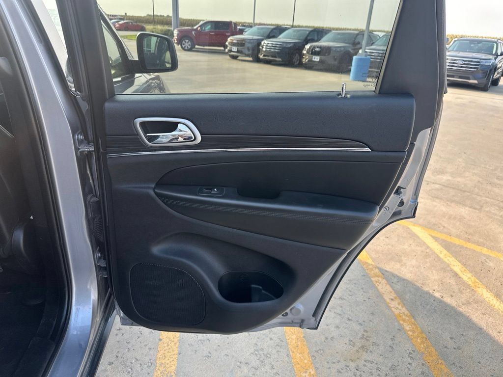 Used 2021 Jeep Grand Cherokee Limited AWD/4WD image 28