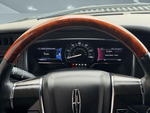 Used 2016 Lincoln Navigator Select RWD image 19