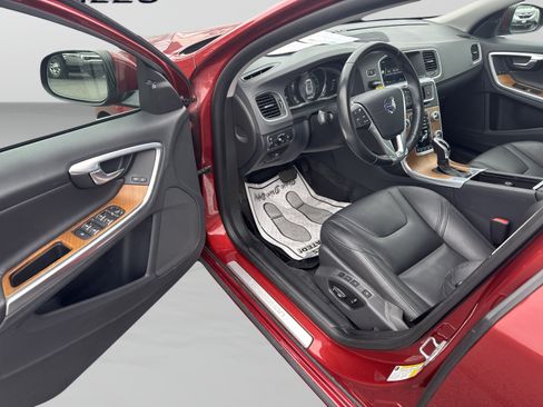 Used 2016 Volvo S60 T5 Inscription Platinum w/ Climate Package FWD image 10