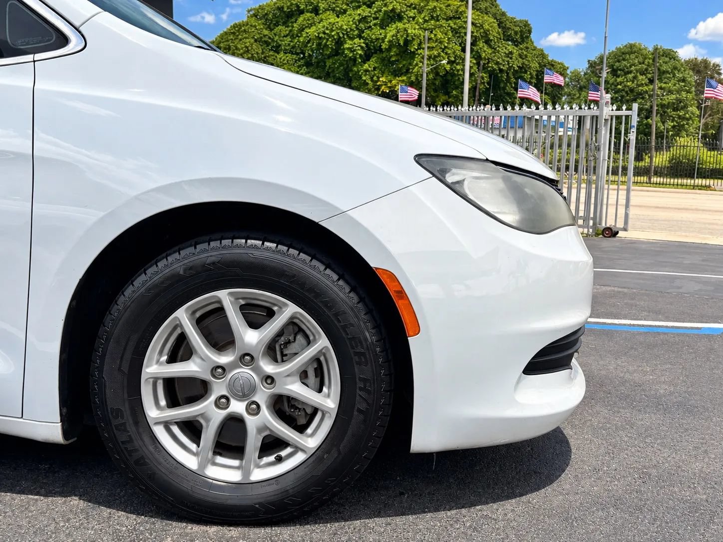 Used 2017 Chrysler Pacifica LX FWD image 10