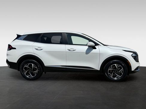 Used 2023 Kia Sportage LX AWD/4WD image 4