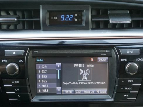 Used 2015 Toyota Corolla LE FWD image 9
