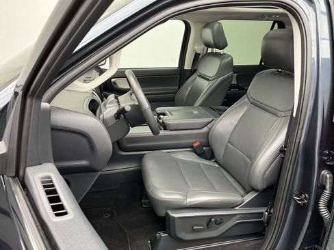 Used 2025 Ford Expedition Active AWD/4WD image 13