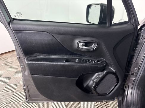 Used 2016 Jeep Renegade Latitude AWD/4WD image 16