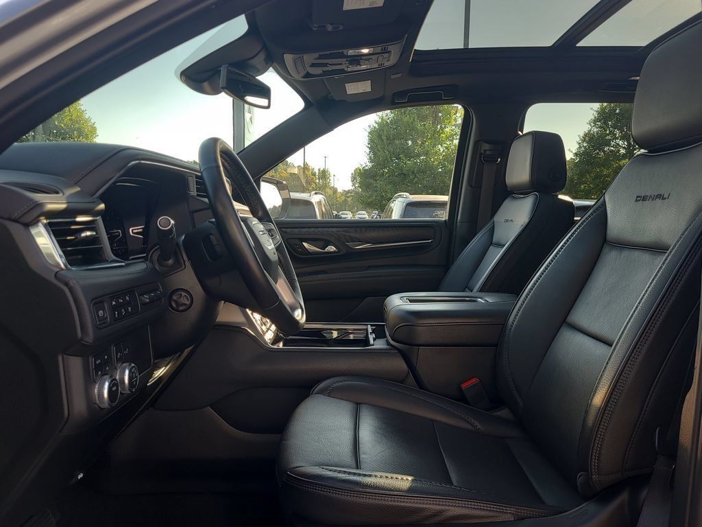 Used 2023 GMC Yukon XL Denali AWD/4WD image 11
