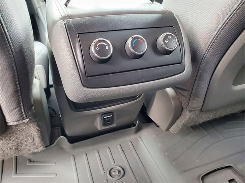 Used 2015 Chevrolet Traverse LT w/ Style and Technology Package image 29