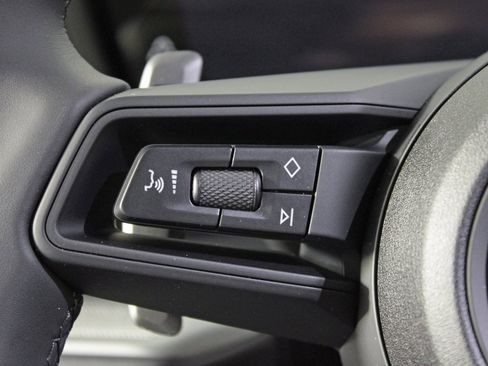 Used 2025 Porsche Cayenne Coupe image 23