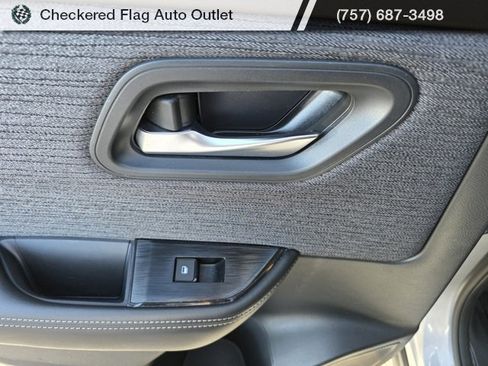 Used 2023 Nissan Rogue SV image 41