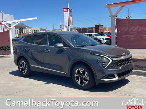 Used 2025 Kia Sportage LX image 1