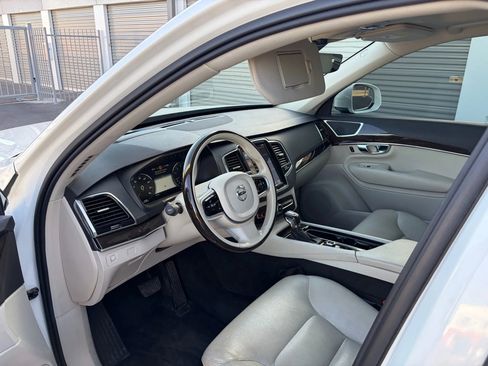 Used 2017 Volvo XC90 T5 Momentum w/ Vision Package image 9