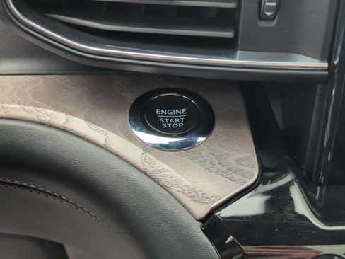 Used 2023 Ford Explorer Platinum w/ Technology Package image 19