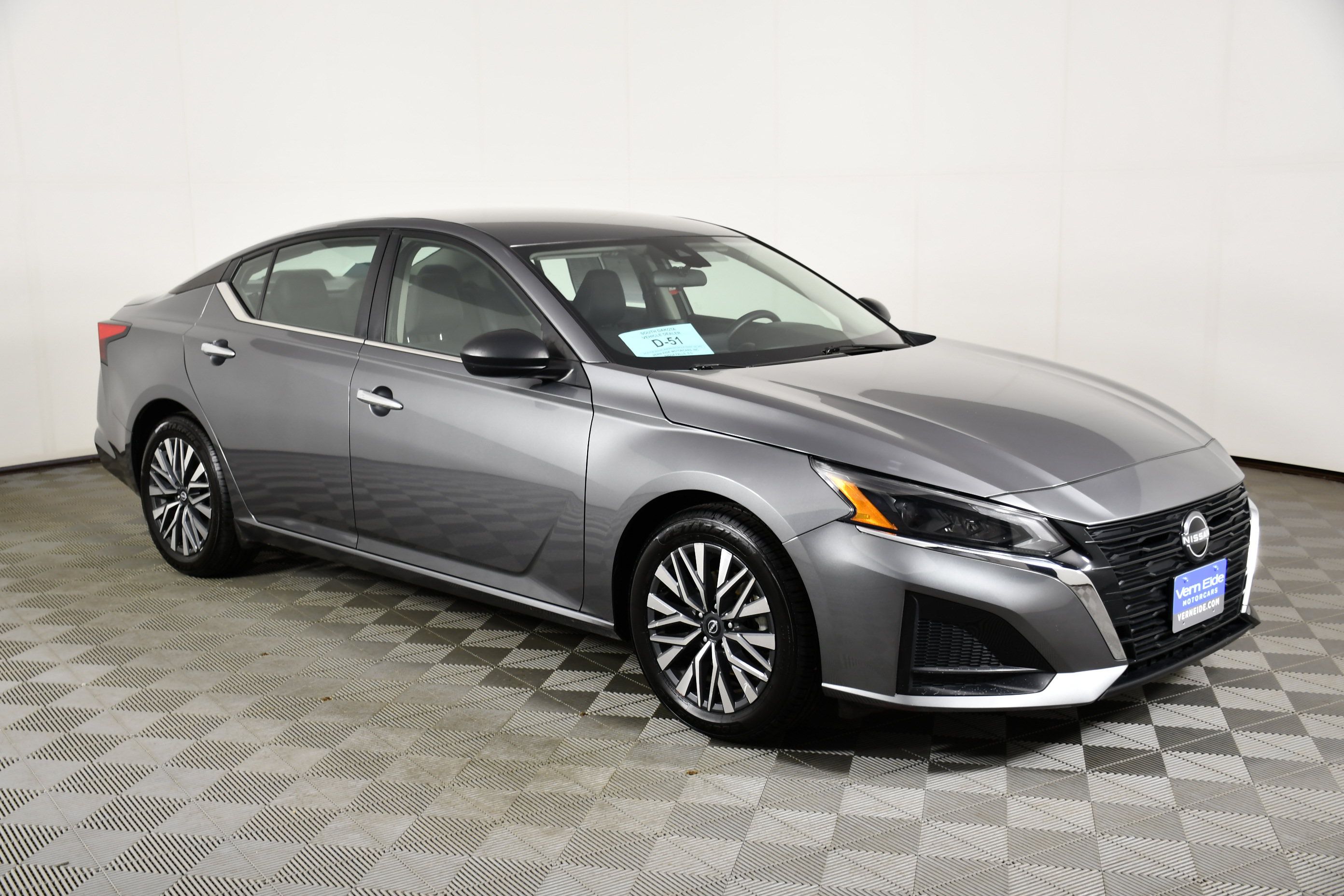 Used 2024 Nissan Altima 2.5 SV FWD image 4