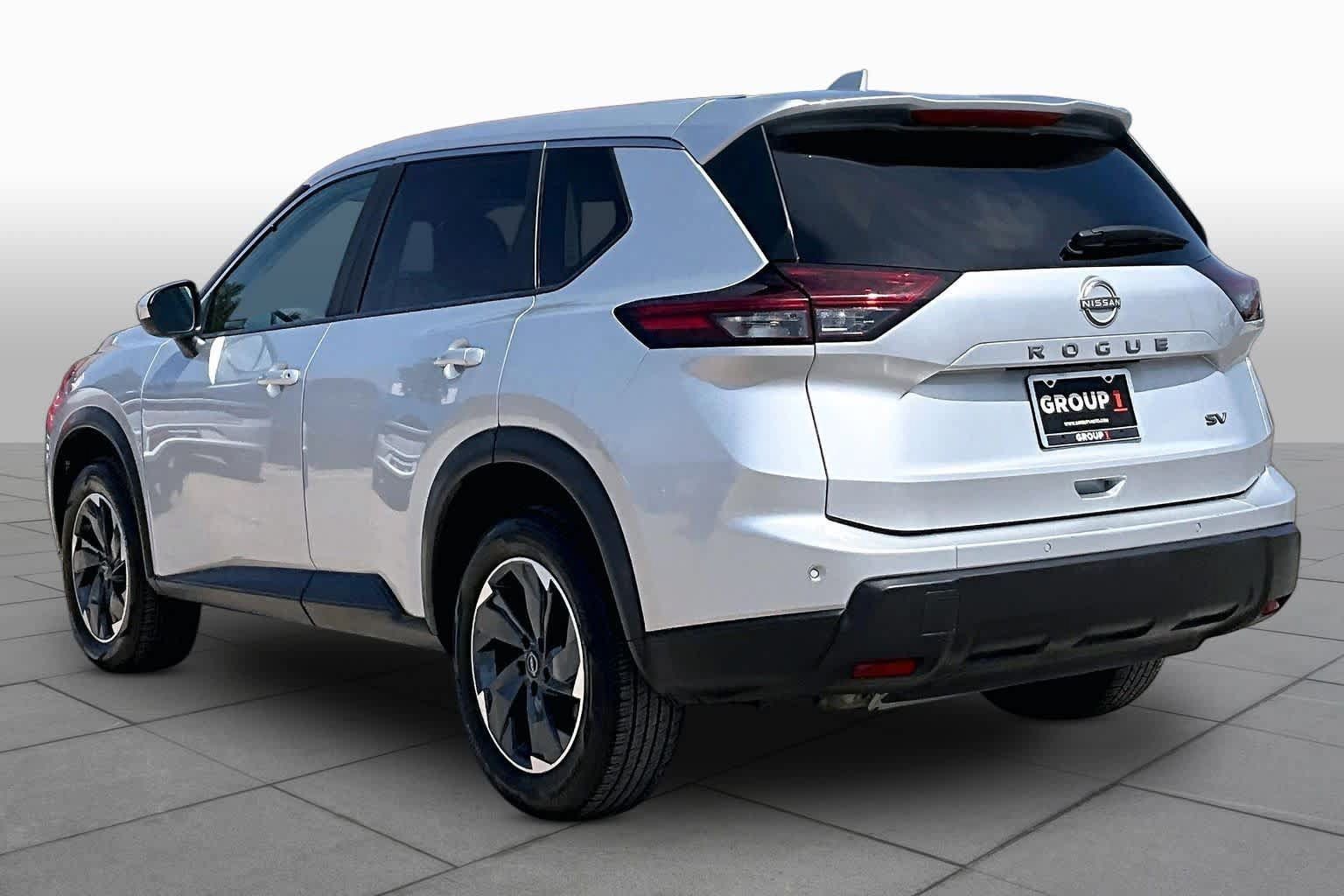 Used 2024 Nissan Rogue SV FWD image 12