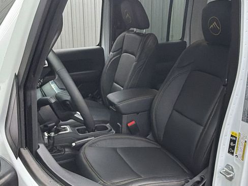 Used 2025 Jeep Wrangler Unlimited Sahara image 32