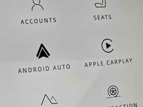 Used 2025 Land Rover Discovery Sport S image 8