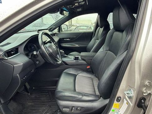 Used 2021 Toyota Venza XLE w/ Carpet Mat Package (TMS) image 32