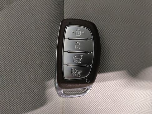 Used 2020 Hyundai Ioniq SE image 32