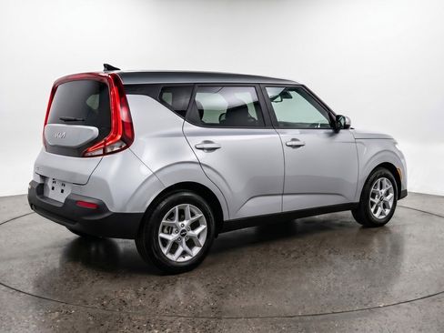 Used 2025 Kia Soul LX w/ LX Technology Package FWD image 9