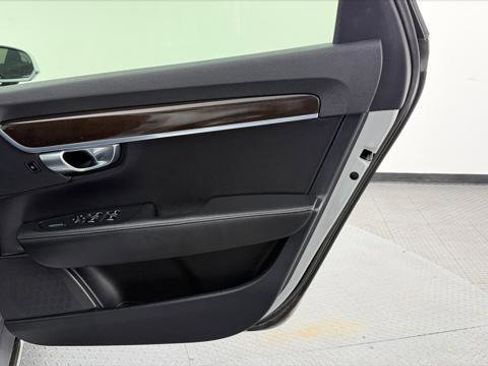 Used 2018 Volvo S90 T5 Momentum w/ Convenience Package FWD image 21