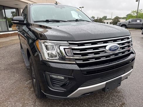 Used 2018 Ford Expedition XLT w/ Equipment Group 202A AWD/4WD image 14
